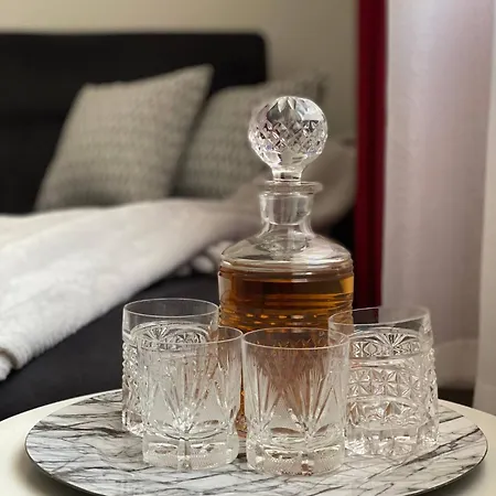 Center - Lovely And Spacious 2bdrm