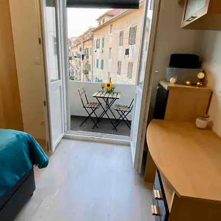 Center - Lovely And Spacious 2bdrm Lägenhet *