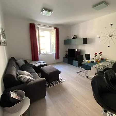 Center - Lovely And Spacious 2bdrm 스플리트