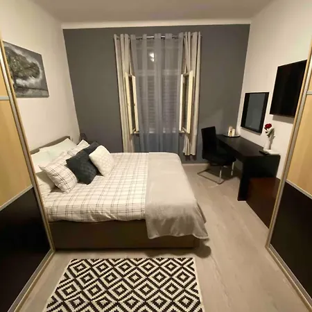 Center - Lovely And Spacious 2bdrm 아파트 스플리트