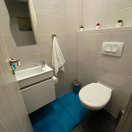 Center - Lovely And Spacious 2bdrm 아파트 *