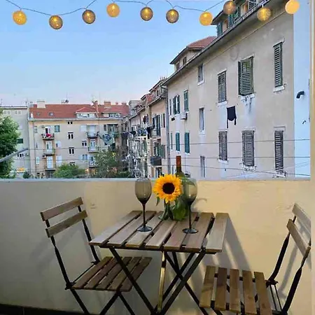 Center - Lovely And Spacious 2bdrm شقة