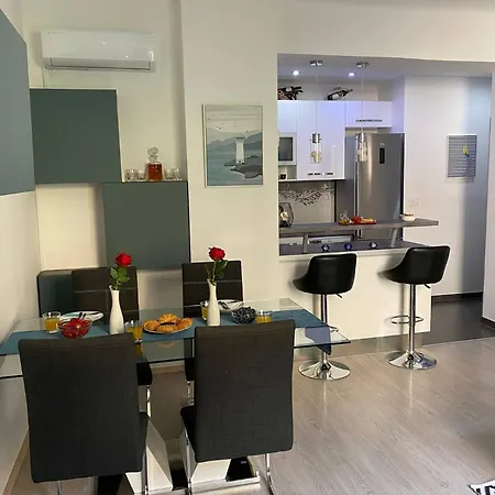 Center - Lovely And Spacious 2bdrm *