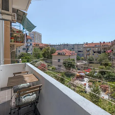 Daire Center - Lovely And Spacious 2bdrm Split