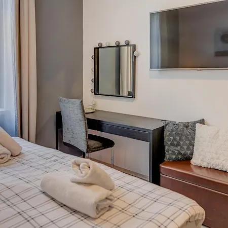 Center - Lovely And Spacious 2bdrm شقة *