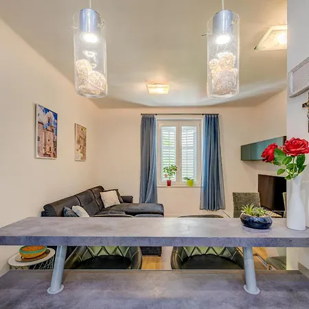 شقة Center - Lovely And Spacious 2bdrm سبليت