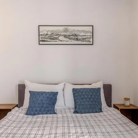 Center - Lovely And Spacious 2bdrm شقة