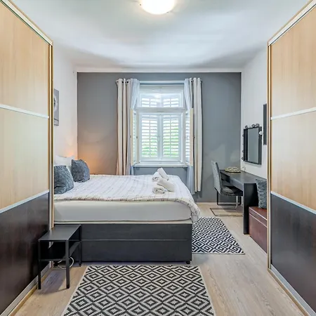 Center - Lovely And Spacious 2bdrm