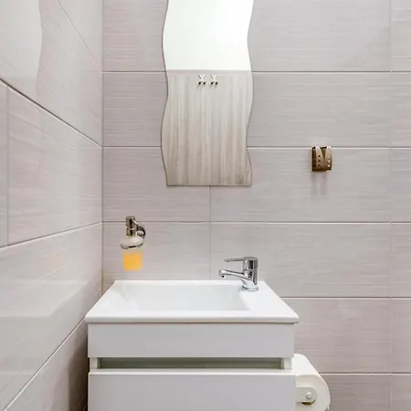 Center - Lovely And Spacious 2bdrm شقة سبليت