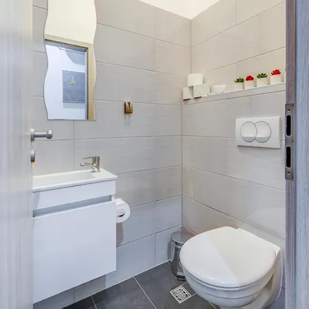 شقة Center - Lovely And Spacious 2bdrm سبليت