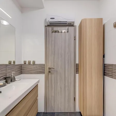 Center - Lovely And Spacious 2bdrm Daire
