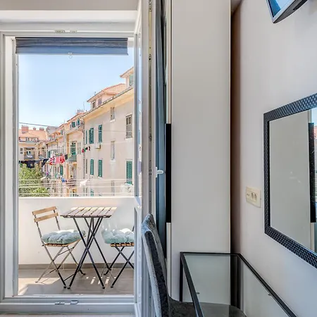 Center - Lovely And Spacious 2bdrm *