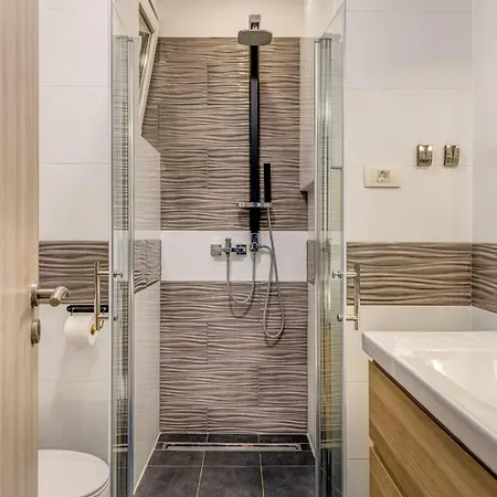 Center - Lovely And Spacious 2bdrm شقة سبليت