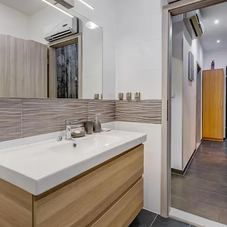 شقة Center - Lovely And Spacious 2bdrm سبليت