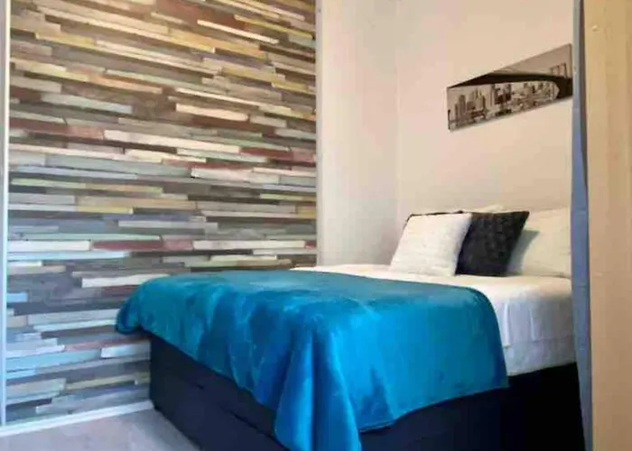 Center - Lovely And Spacious 2bdrm *