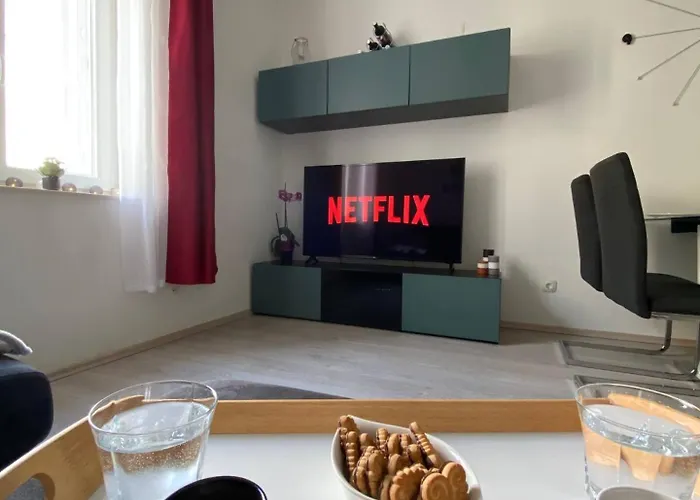 Center - Lovely And Spacious 2bdrm