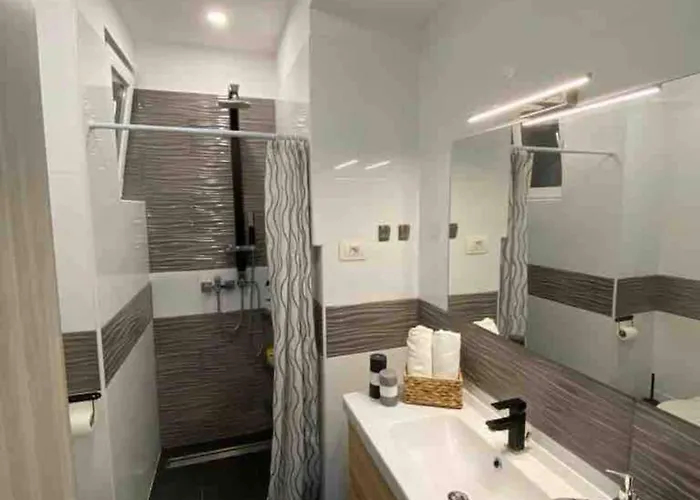 Lägenhet Center - Lovely And Spacious 2bdrm