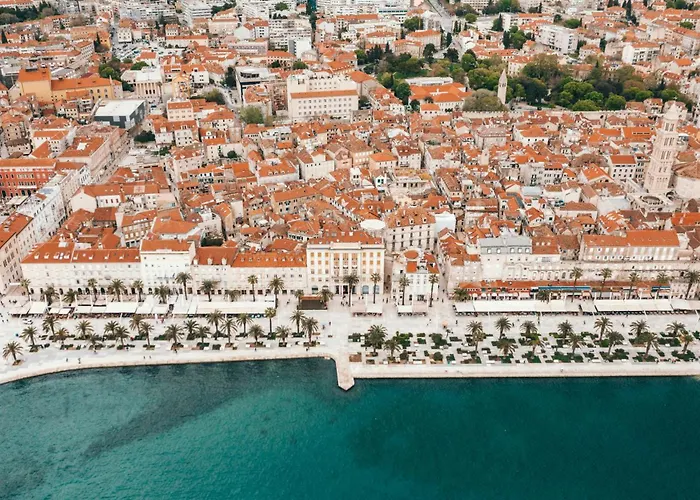 Center - Lovely And Spacious 2bdrm Lägenhet Split