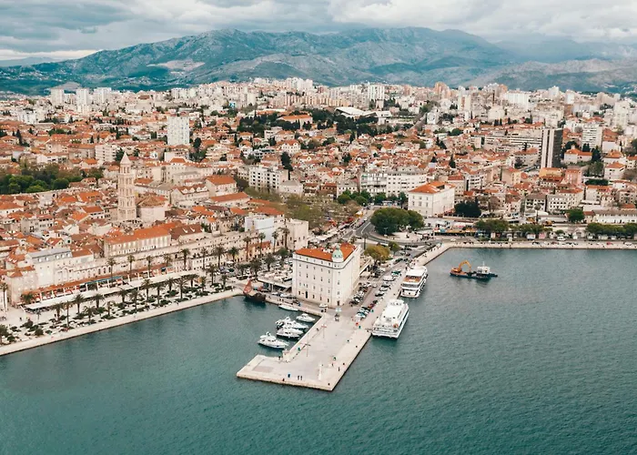 Lägenhet Center - Lovely And Spacious 2bdrm