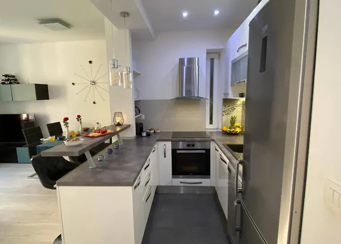 Center - Lovely And Spacious 2bdrm Lägenhet *